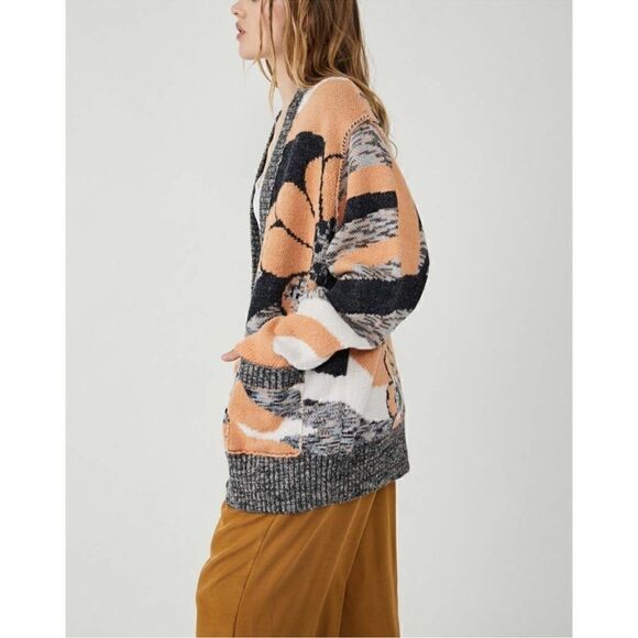 NWT- Free People August Cardi in Peach Petals Combo Big Button Cardigan, Size XS - Picture 4 of 6